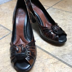 Nurture animal print sz 8 1/2